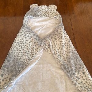 Potterybarn Baby snow leopard towel